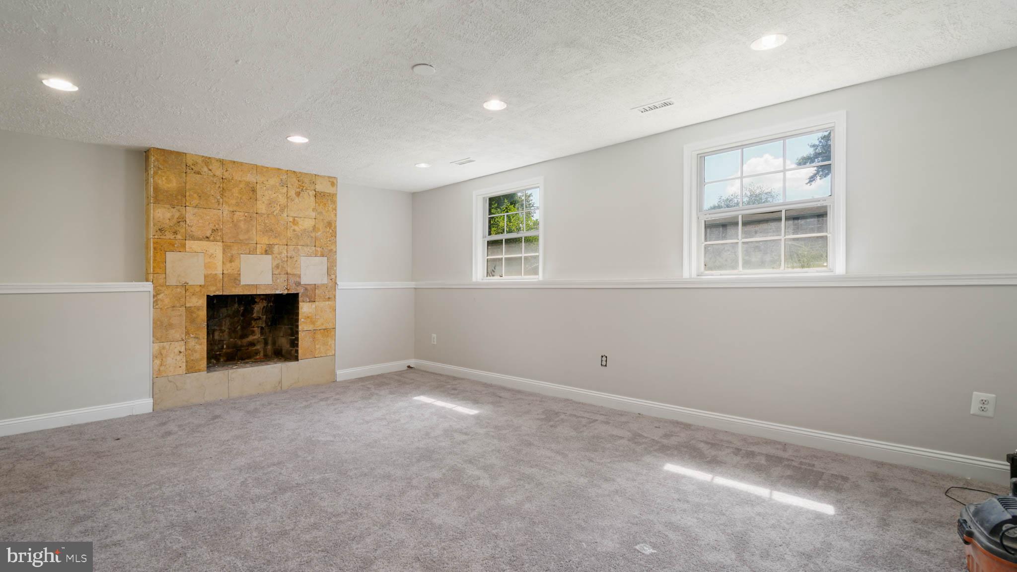 129 North Harrison Road Sterling, VA 20164 - Photo 4 of 28 Gallery Image 4