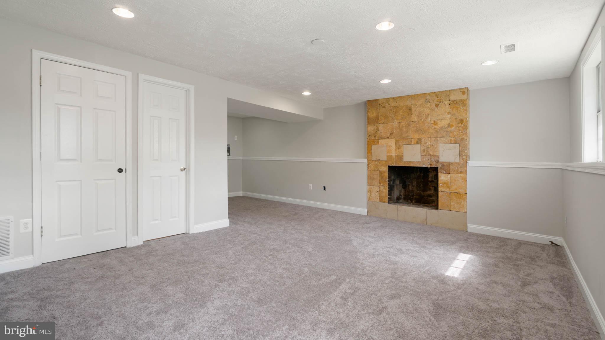 129 North Harrison Road Sterling, VA 20164 - Photo 5 of 28 Gallery Image 5