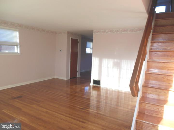3413 Primrose Road Philadelphia, PA 19114 - Photo 2 of 14 Living Room