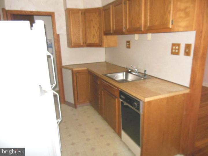 3413 Primrose Road Philadelphia, PA 19114 - Photo 6 of 14 Kitchen