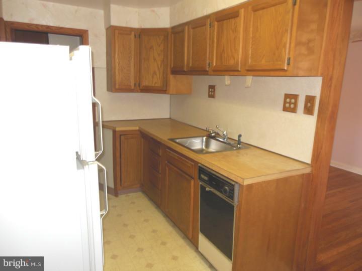 3413 Primrose Road Philadelphia, PA 19114 - Photo 7 of 14 Kitchen