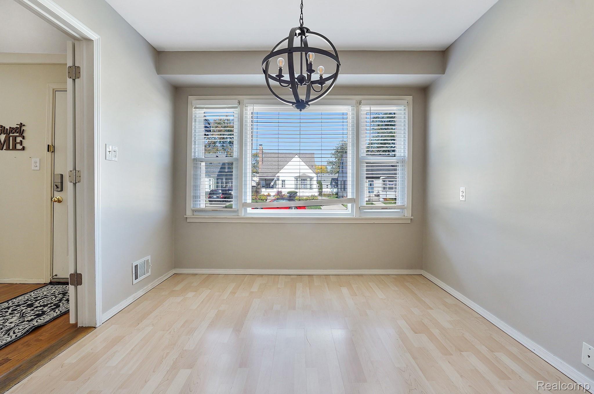 1009 Cambridge Road Berkley, MI 48072 - Photo 8 of 25 KitchenTable Area.jpg