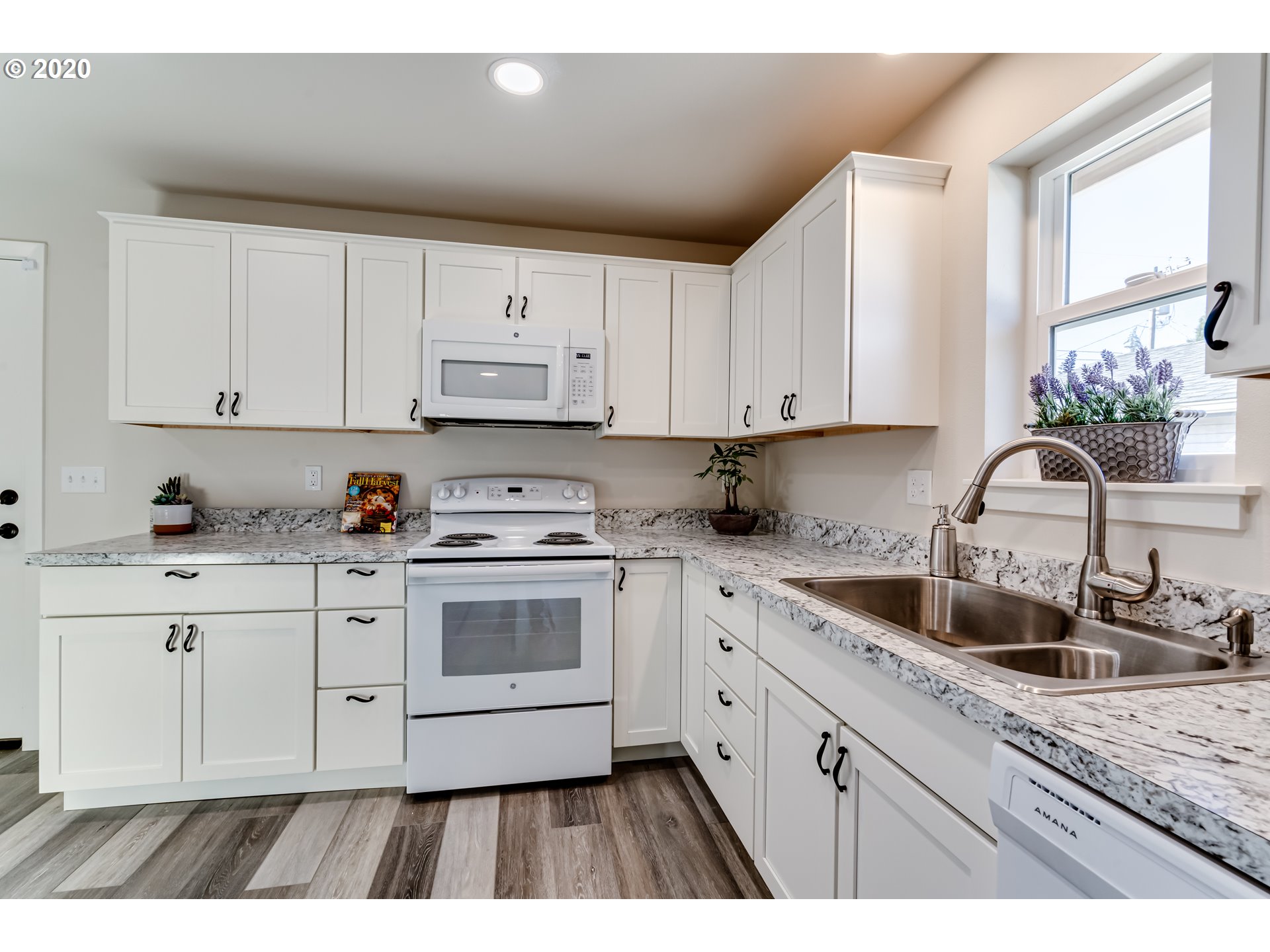 1576 16th Street Springfield, OR 97477 - Photo 6 of 32