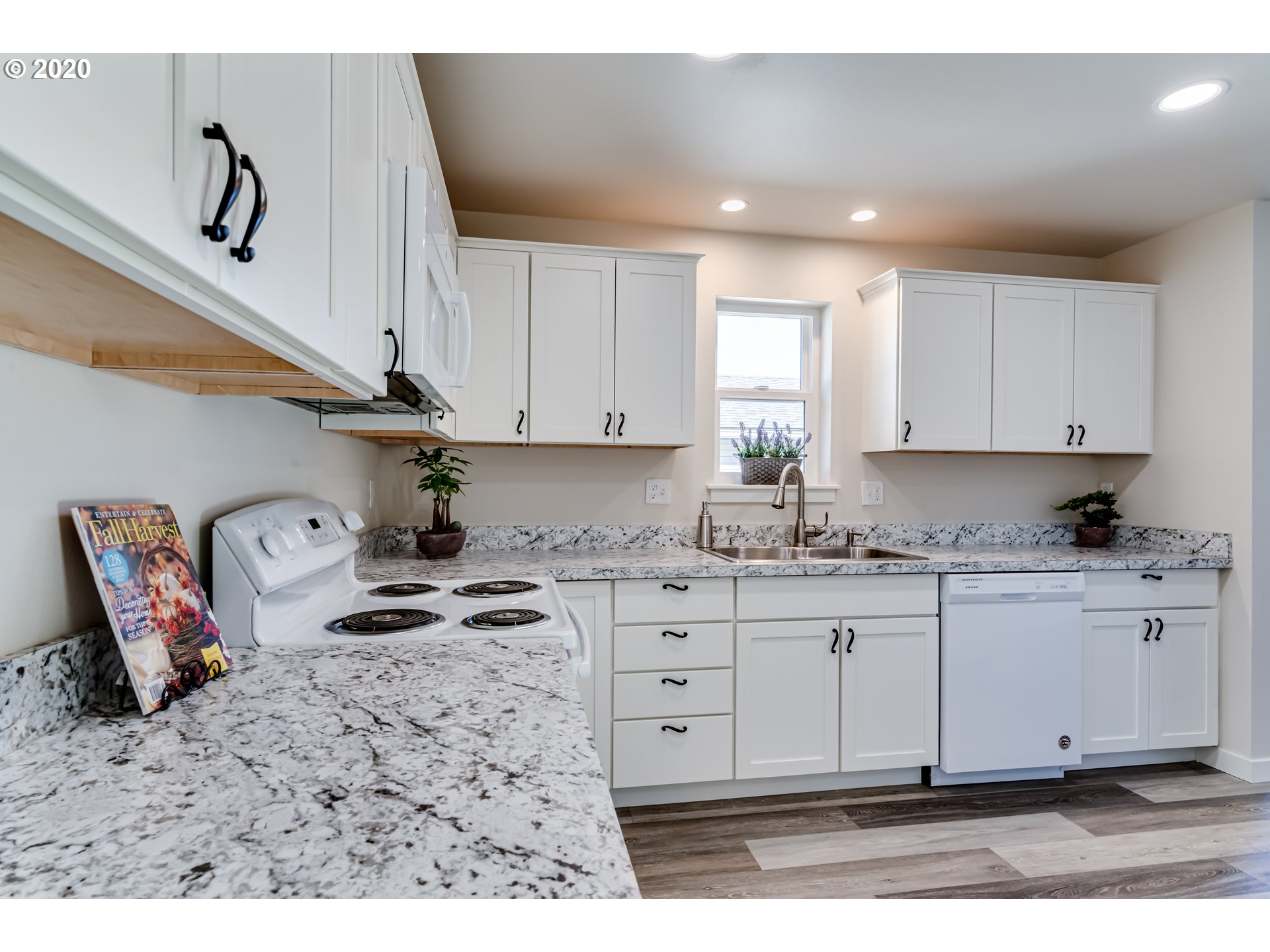 1576 16th Street Springfield, OR 97477 - Photo 9 of 32