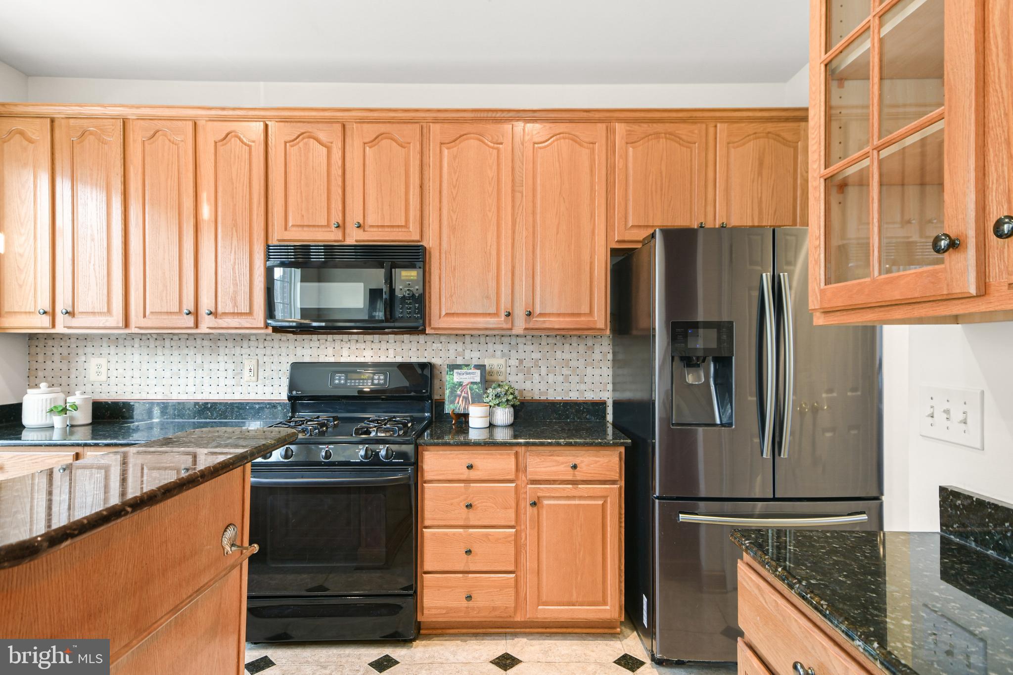 8814 Lew Wallace Road Frederick, MD 21704 - Photo 5 of 64 Large kitchen with lots of cabinetry!