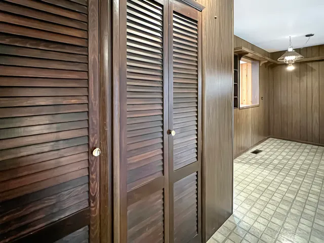 a house view with backyard space