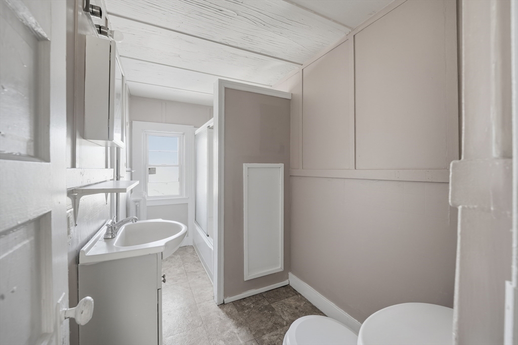 658 Sumner Avenue Springfield, MA 01108 - Photo 8 of 23