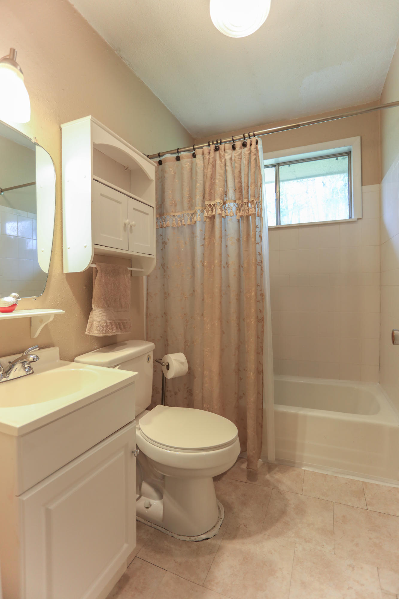 3329 Bowers Road Ooltewah, TN 37363 - Photo 16 of 21 Full Bathroom