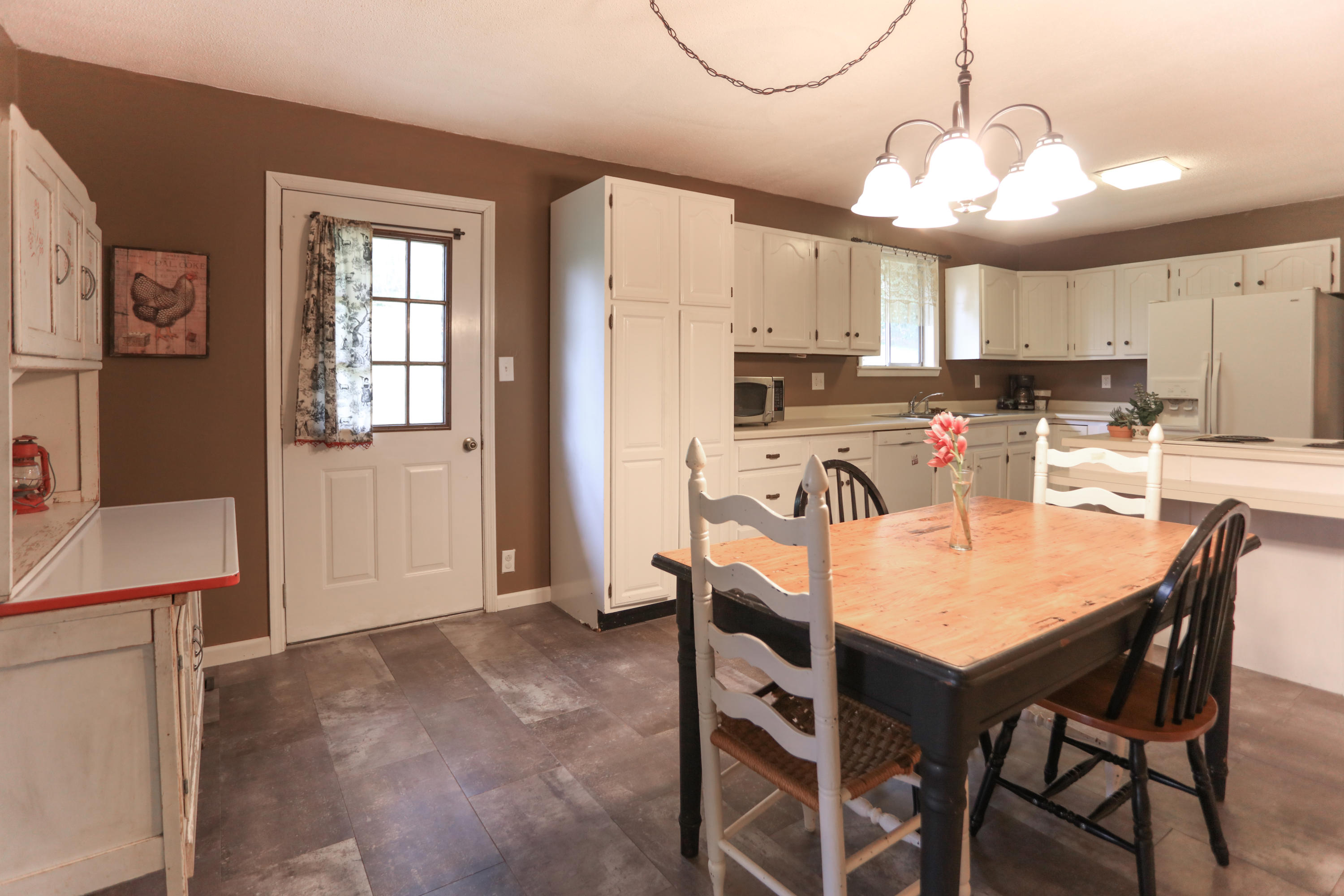 3329 Bowers Road Ooltewah, TN 37363 - Photo 6 of 21 Breakfast Area