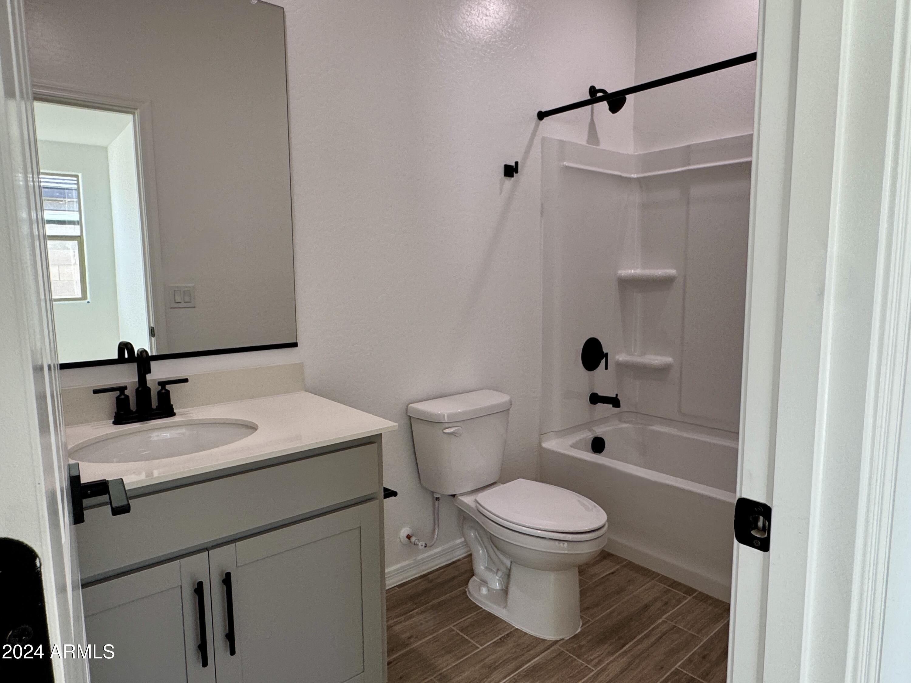 5541 West Summerside Road Laveen, AZ 85339 - Photo 9 of 34 008-Bathroom 3