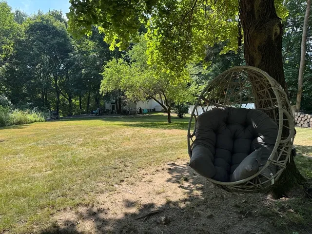 a view of a back yard