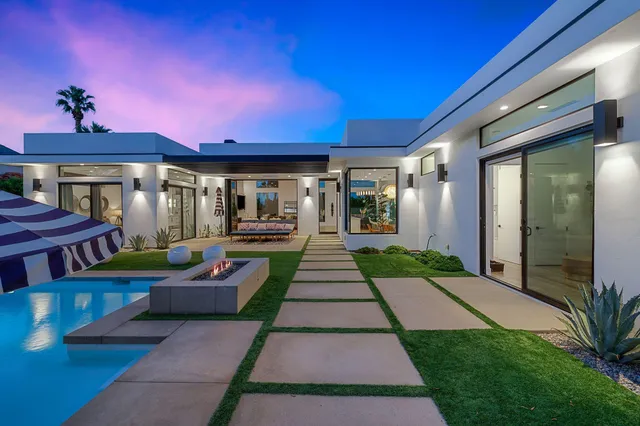 a view of front of house with a yard