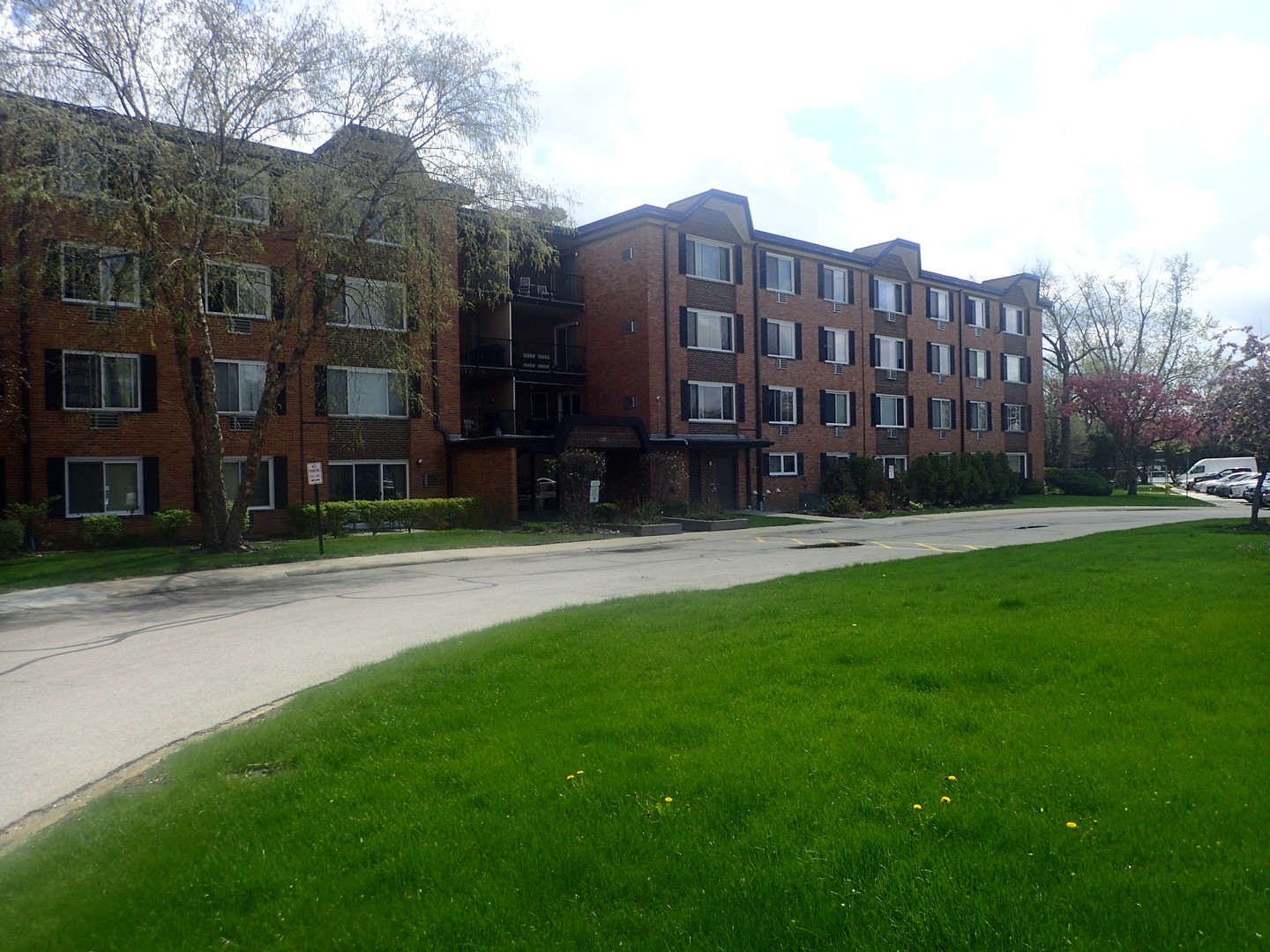 1127 South Old Wilke Road, Unit 101 Rolling Meadows, IL 60005 - Photo 2 of 30