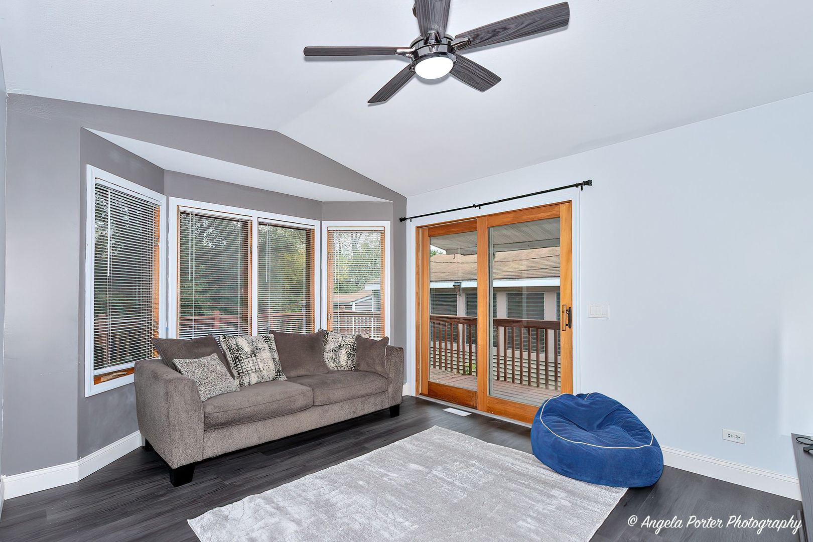 417 Deerpath Drive Lindenhurst, IL 60046 - Photo 7 of 23 a living room with furniture and a window