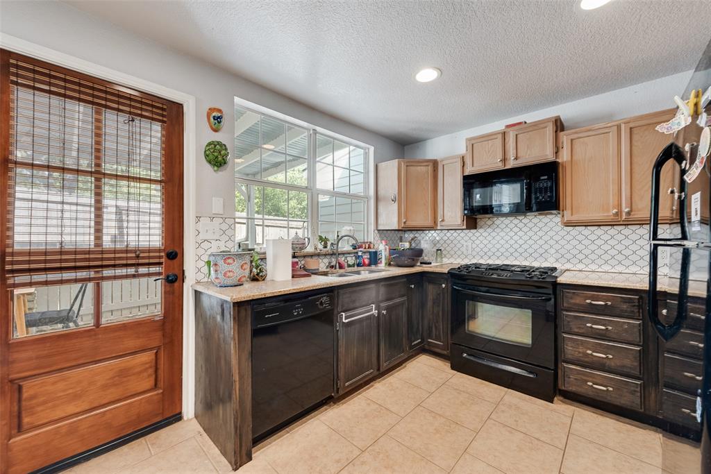 318 South Walnut Street Weatherford, TX 76086 - Photo 5 of 16