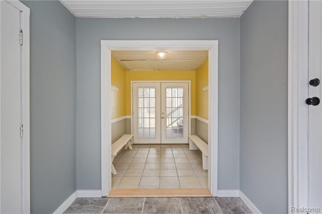 14384 Hess Road Holly, MI 48442 - Photo 19 of 30 Extra large mudroom with ceramic floors