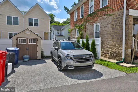 a house view with a outdoor space