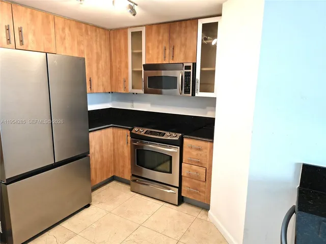 $3,400 | 7910 Harbor Island Drive, Unit 802, North Bay Village, FL 33141