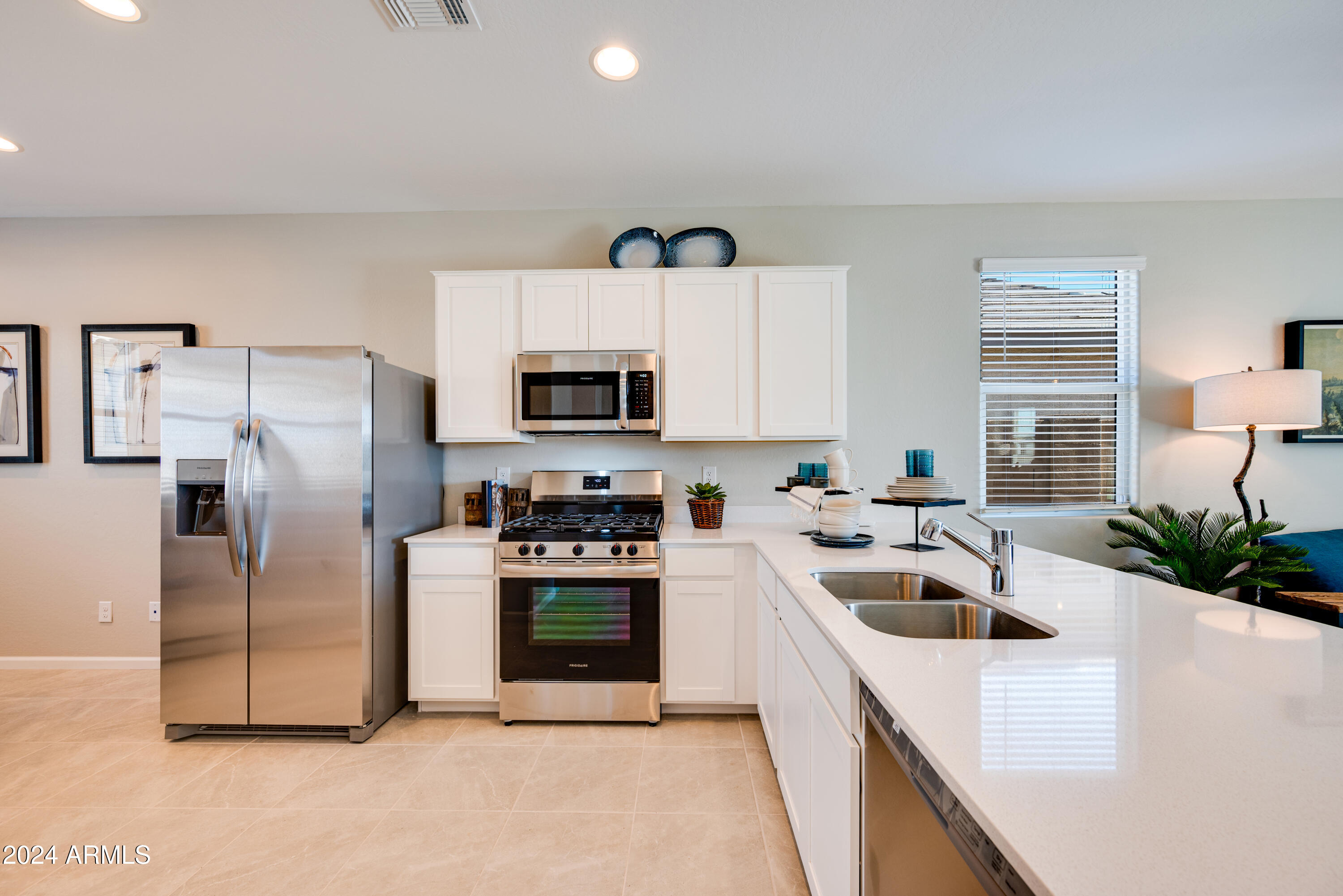 16719 West Alameda Road Surprise, AZ 85387 - Photo 4 of 33 Kitchen