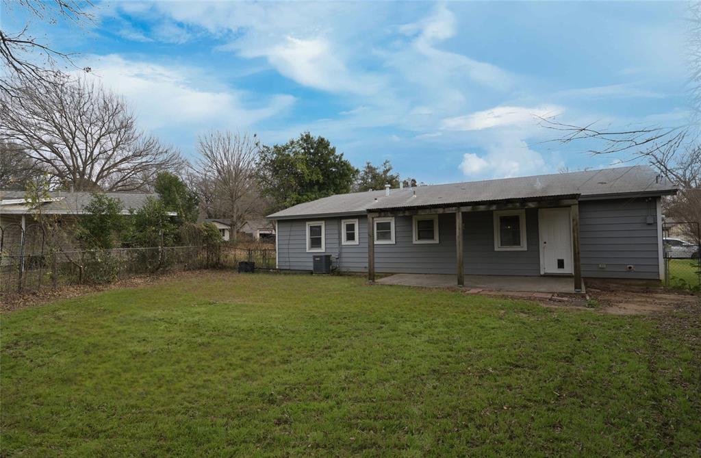 1804 England Road Arlington, TX 76013 - Photo 32 of 35 Rear Elevation