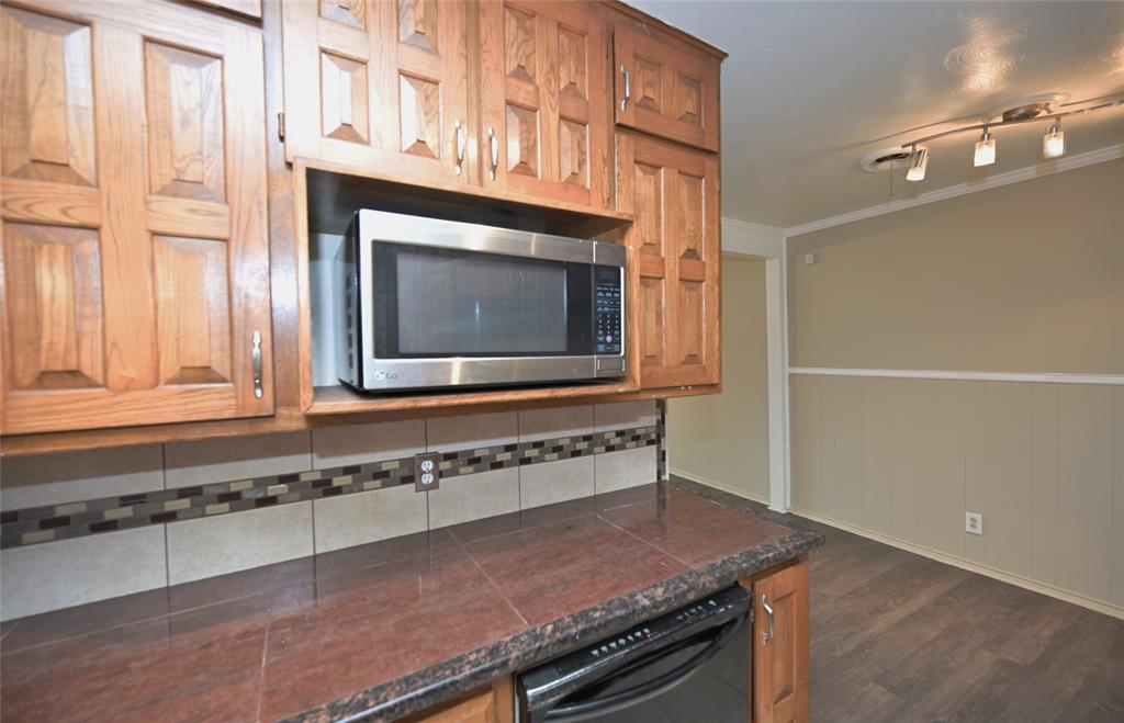 1804 England Road Arlington, TX 76013 - Photo 5 of 35