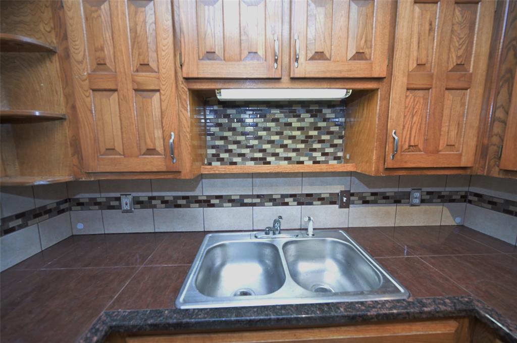 1804 England Road Arlington, TX 76013 - Photo 6 of 35