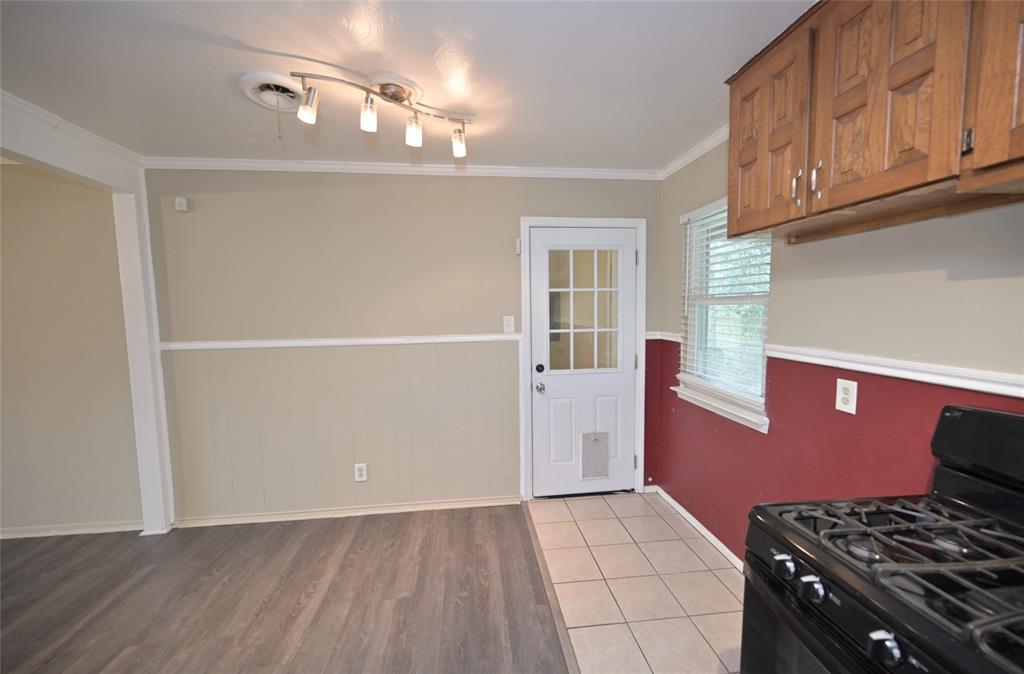 1804 England Road Arlington, TX 76013 - Photo 8 of 35