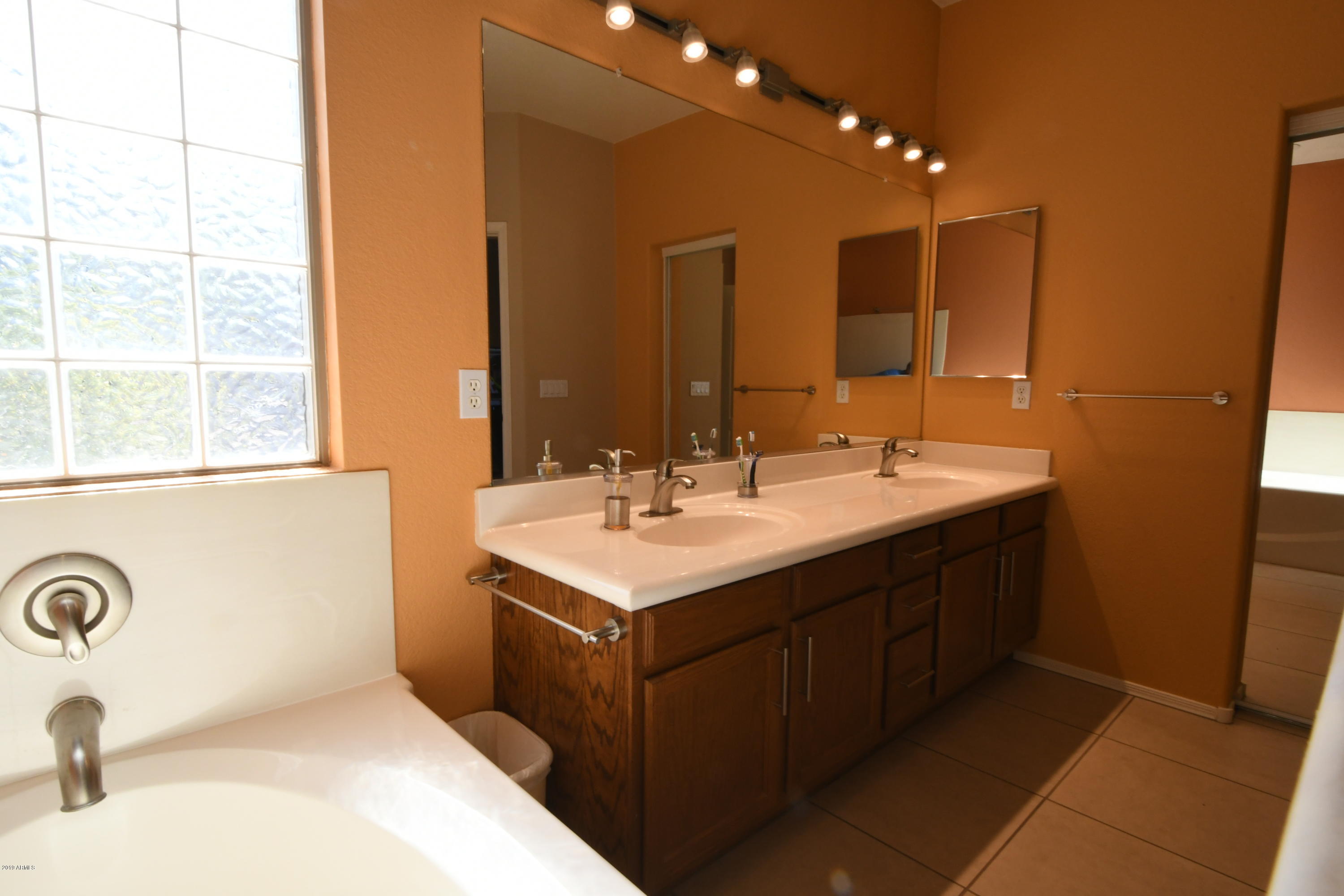 2226 West Carson Road Phoenix, AZ 85041 - Photo 14 of 29 DSC_0240