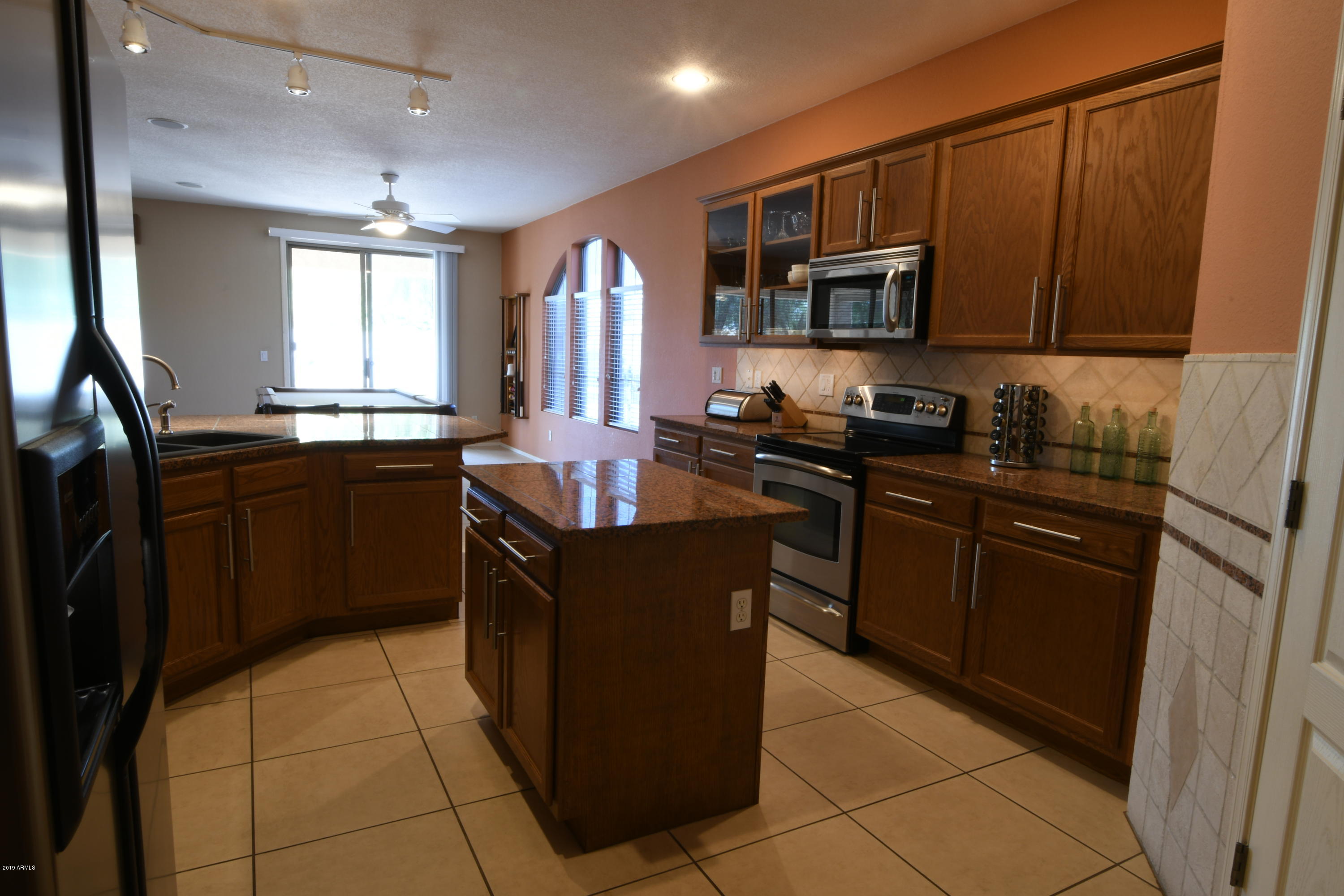 2226 West Carson Road Phoenix, AZ 85041 - Photo 8 of 29 DSC_0384