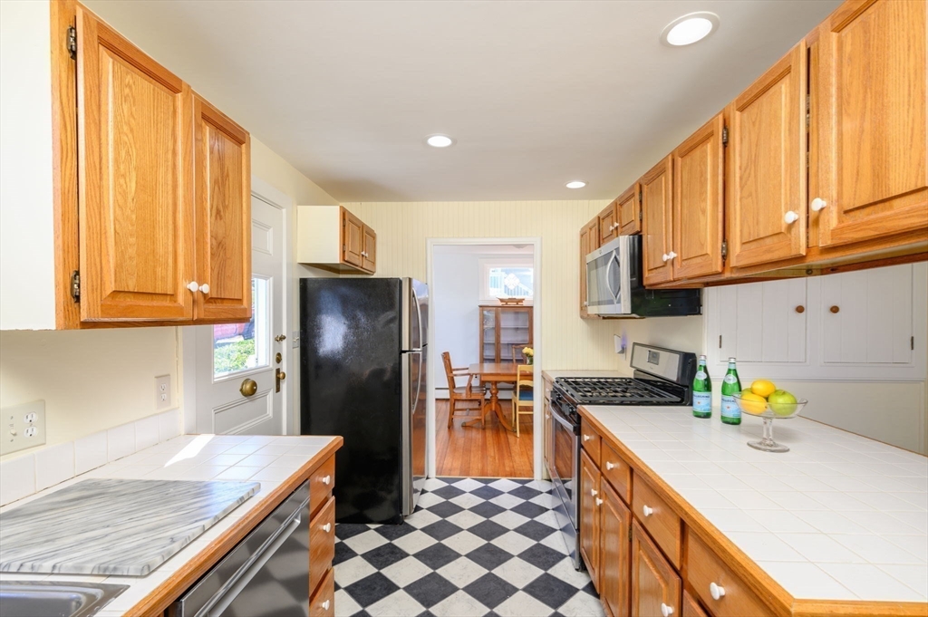 23 Fairmount Way Hull, MA 02045 - Photo 12 of 34