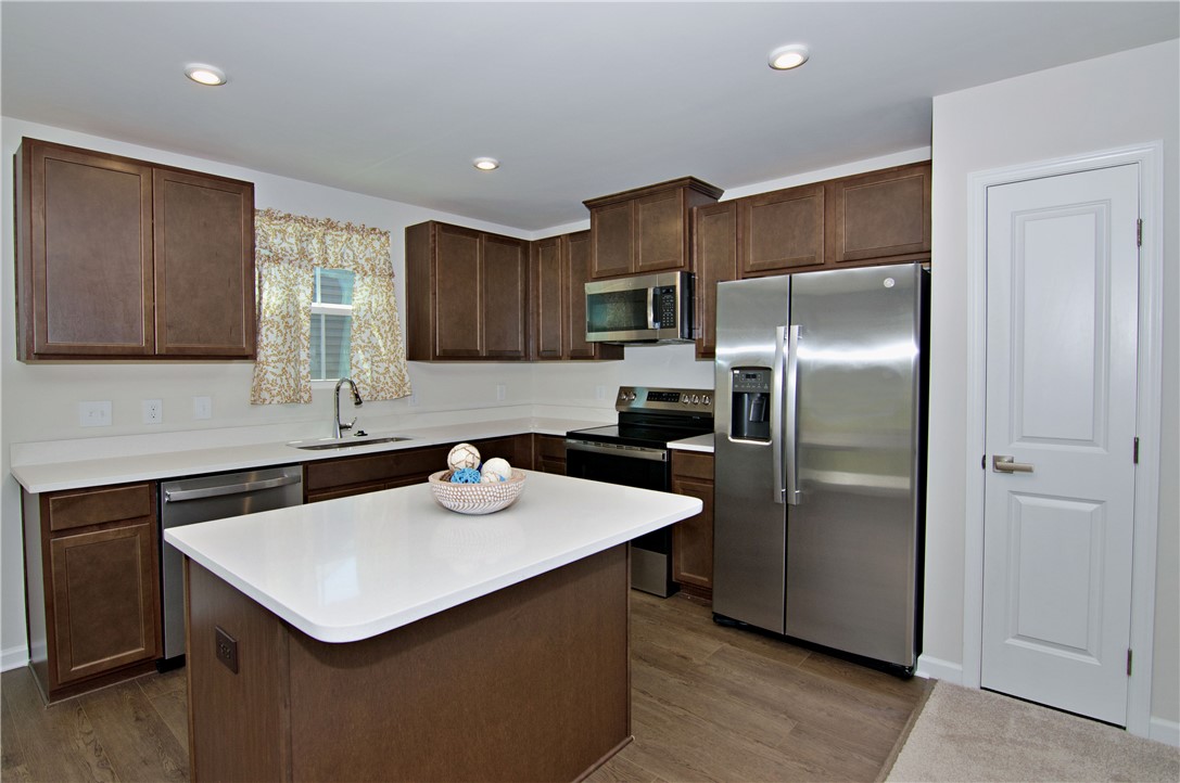 723 Peridot Way Westminster, SC 29693 - Photo 10 of 45 Culinary delights await in this modern kitchen with ample counter space and state-of-the-art appliances.