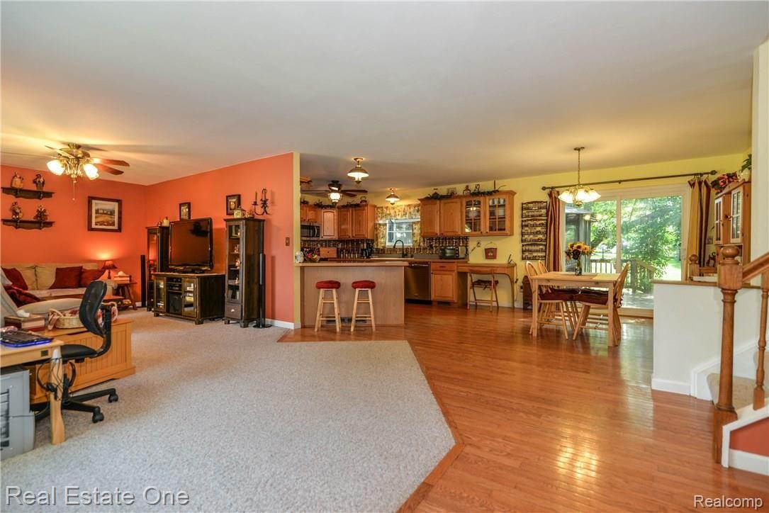 3859 West Schafer Road Pinckney, MI 48169 - Photo 7 of 60 LIVING ROOM 2.jpg