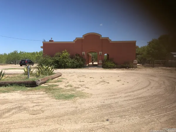 $450,000 | 1405 Fm 1556 Carrizo Springs, Carrizo Springs, TX 78834