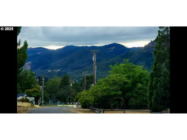 $295,000 | 711 Plin Street, Myrtle Creek, OR 97457