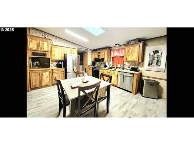 $295,000 | 711 Plin Street, Myrtle Creek, OR 97457