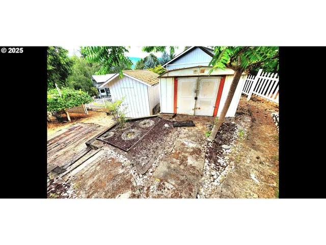 $295,000 | 711 Plin Street, Myrtle Creek, OR 97457