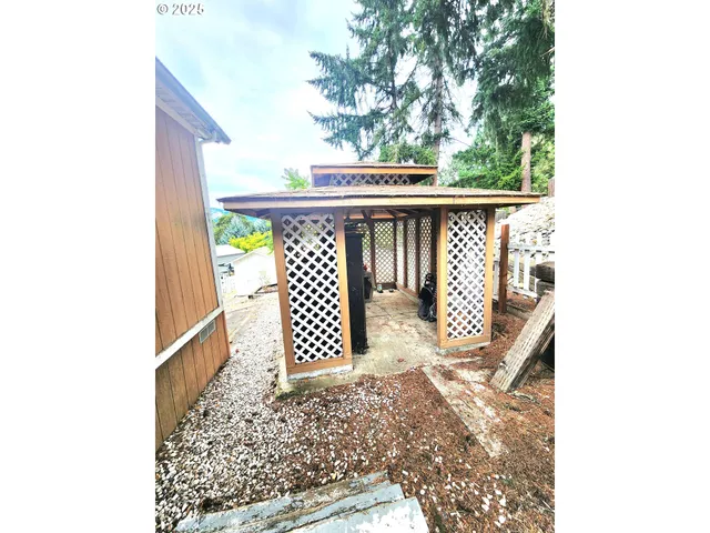 $295,000 | 711 Plin Street, Myrtle Creek, OR 97457