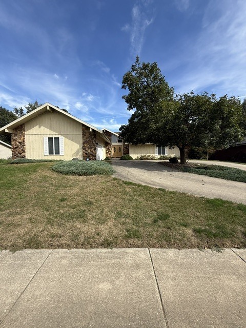 312 South Hershey Road Bloomington, IL 61704 - Photo 3 of 28 Gallery Image 3