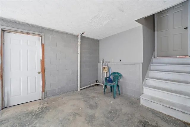 a view of entryway and hall