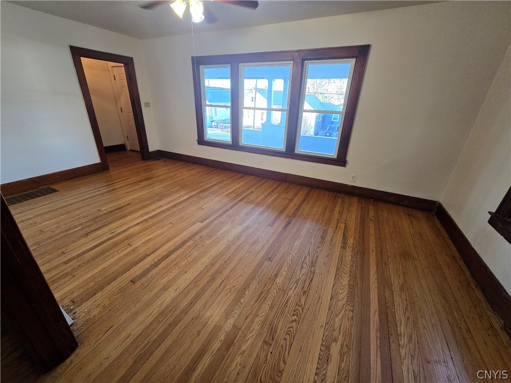 322 Spring Street Syracuse, NY 13208 - Photo 4 of 15 Living room