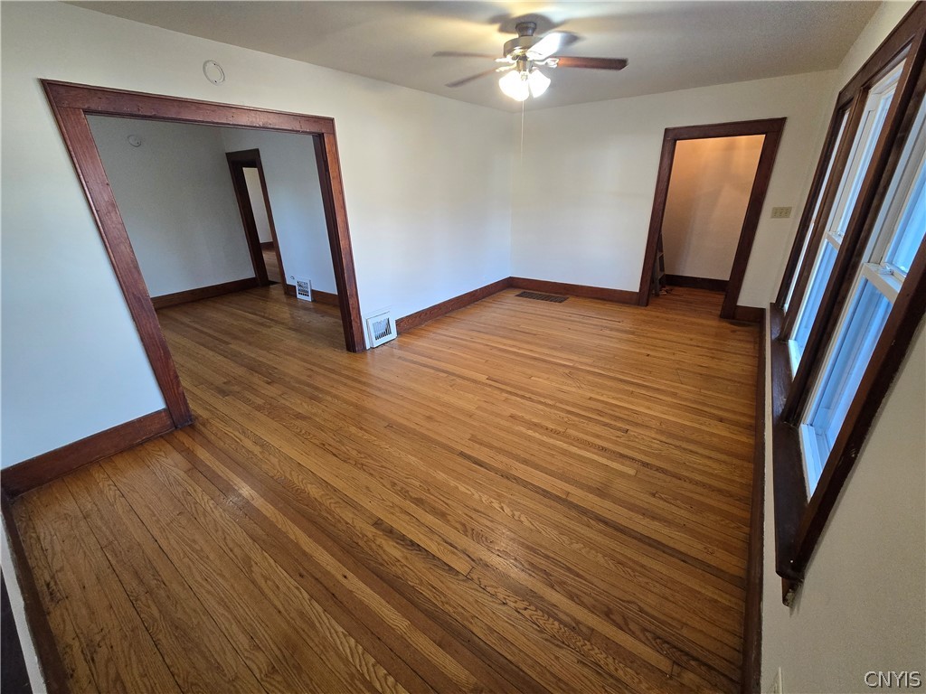 322 Spring Street Syracuse, NY 13208 - Photo 5 of 15 Living room