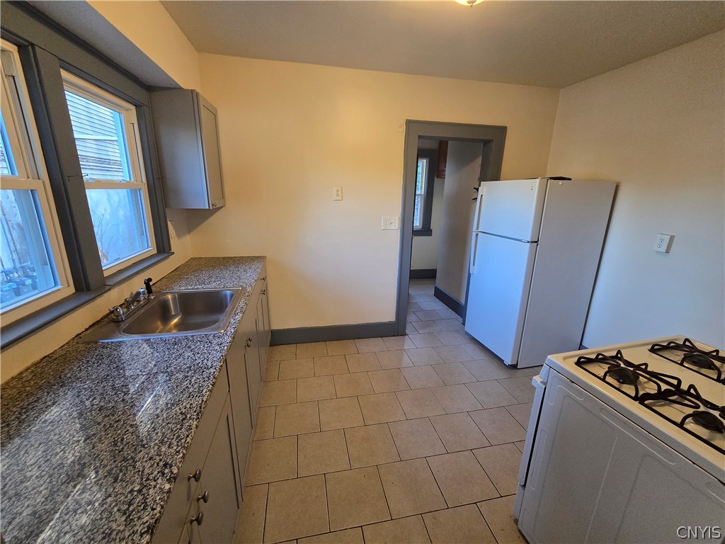 322 Spring Street Syracuse, NY 13208 - Photo 9 of 15