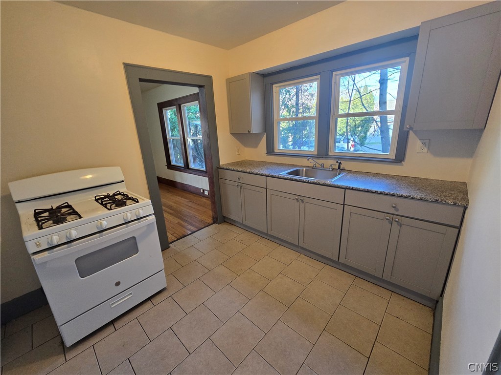 322 Spring Street Syracuse, NY 13208 - Photo 10 of 15