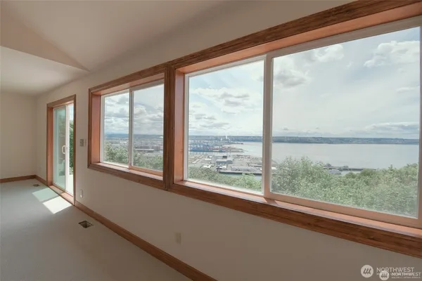$6,000 | 3220 Loma Court Northeast, Tacoma, WA 98422