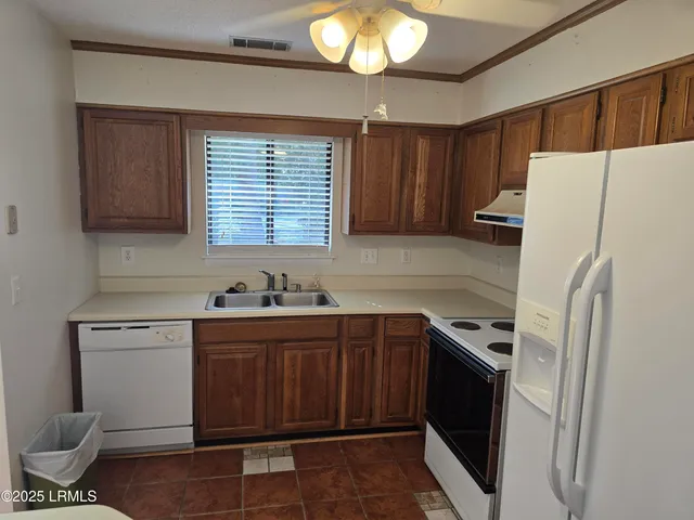 $300,000 | 18 Middle Road, Beaufort, SC 29907