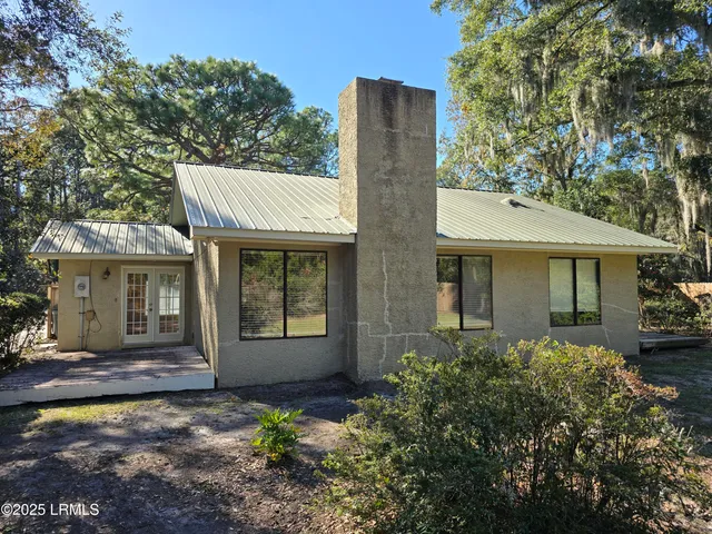 $300,000 | 18 Middle Road, Beaufort, SC 29907
