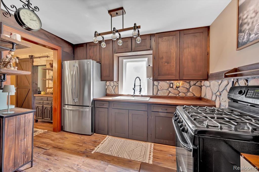 1381 Roods Lake Road Lapeer, MI 48446 - Photo 17 of 38