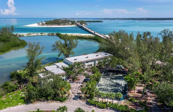 $699,000 | 490 North Shore Road, Unit 6, Longboat Key, FL 34228