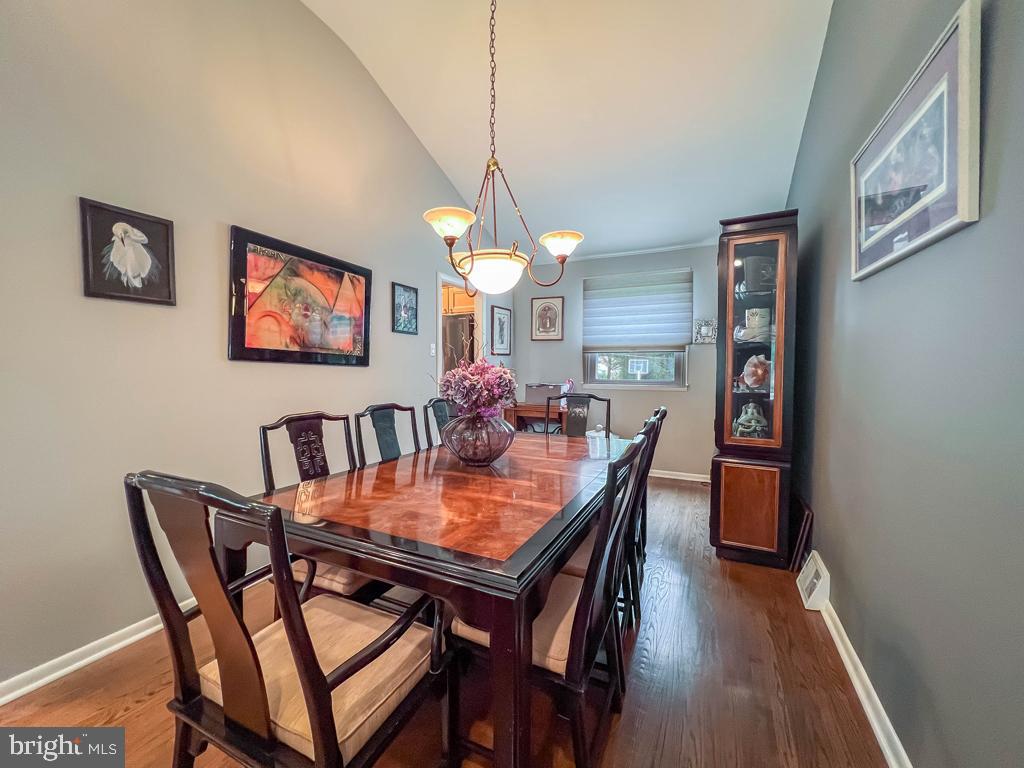 623 Kismet Road Philadelphia, PA 19115 - Photo 8 of 24 a dining room with furniture and window