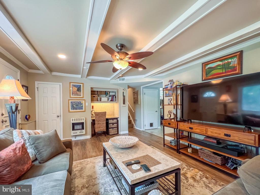 623 Kismet Road Philadelphia, PA 19115 - Photo 9 of 24 a living room with furniture and a flat screen tv